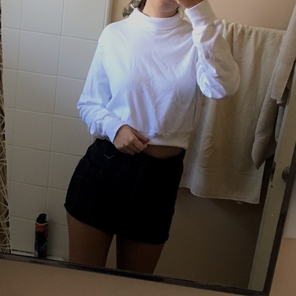 brandy cropped turtle neck - Picture 3 of 3